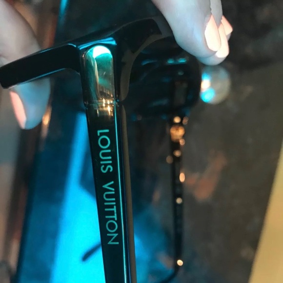 Louis Vuitton Sunglasses - Picture 2 of 5